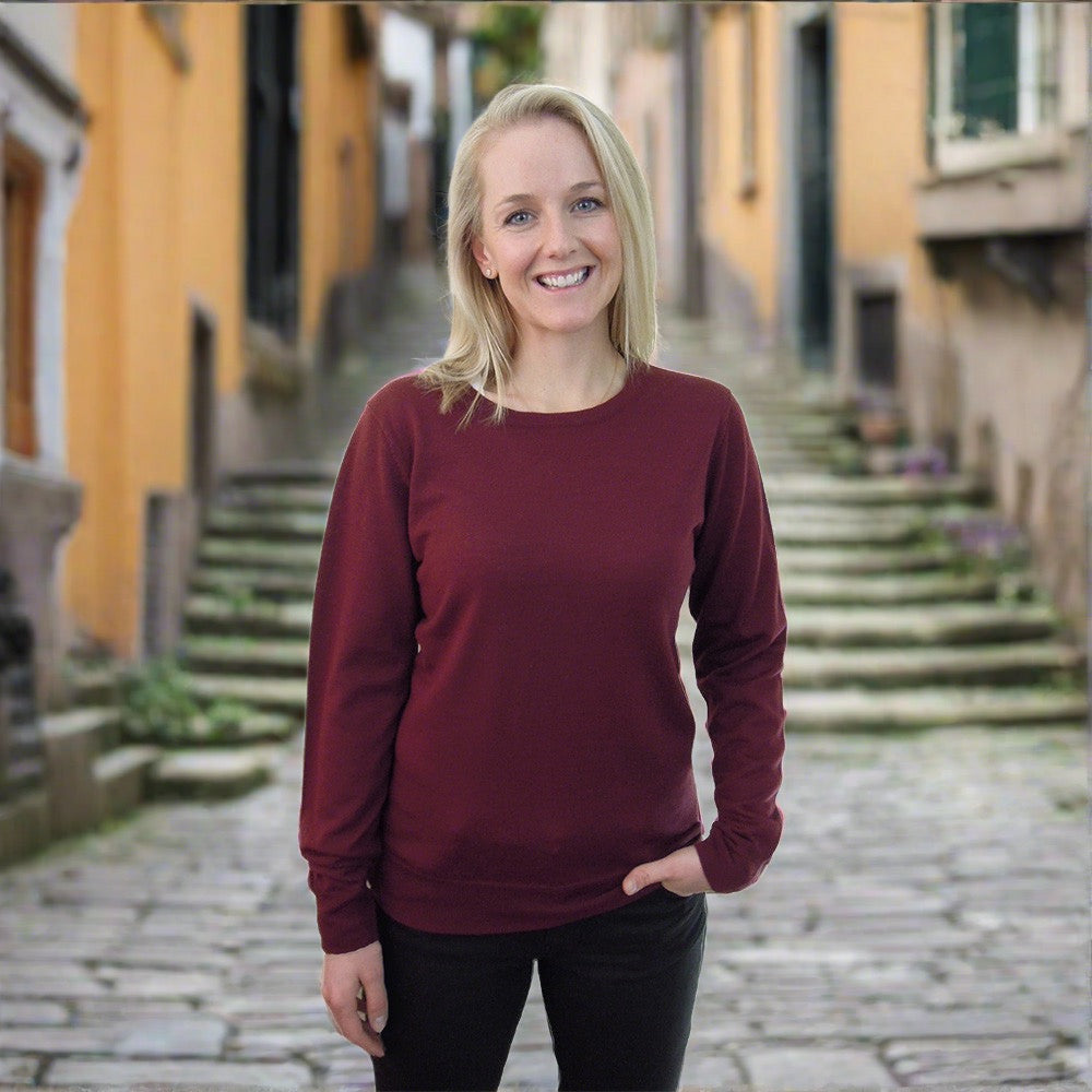 Crew neck sweater merino wool maroon mulberry